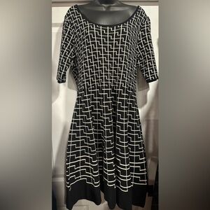 Elegant Black and White Patterned Long Sleeve Dress